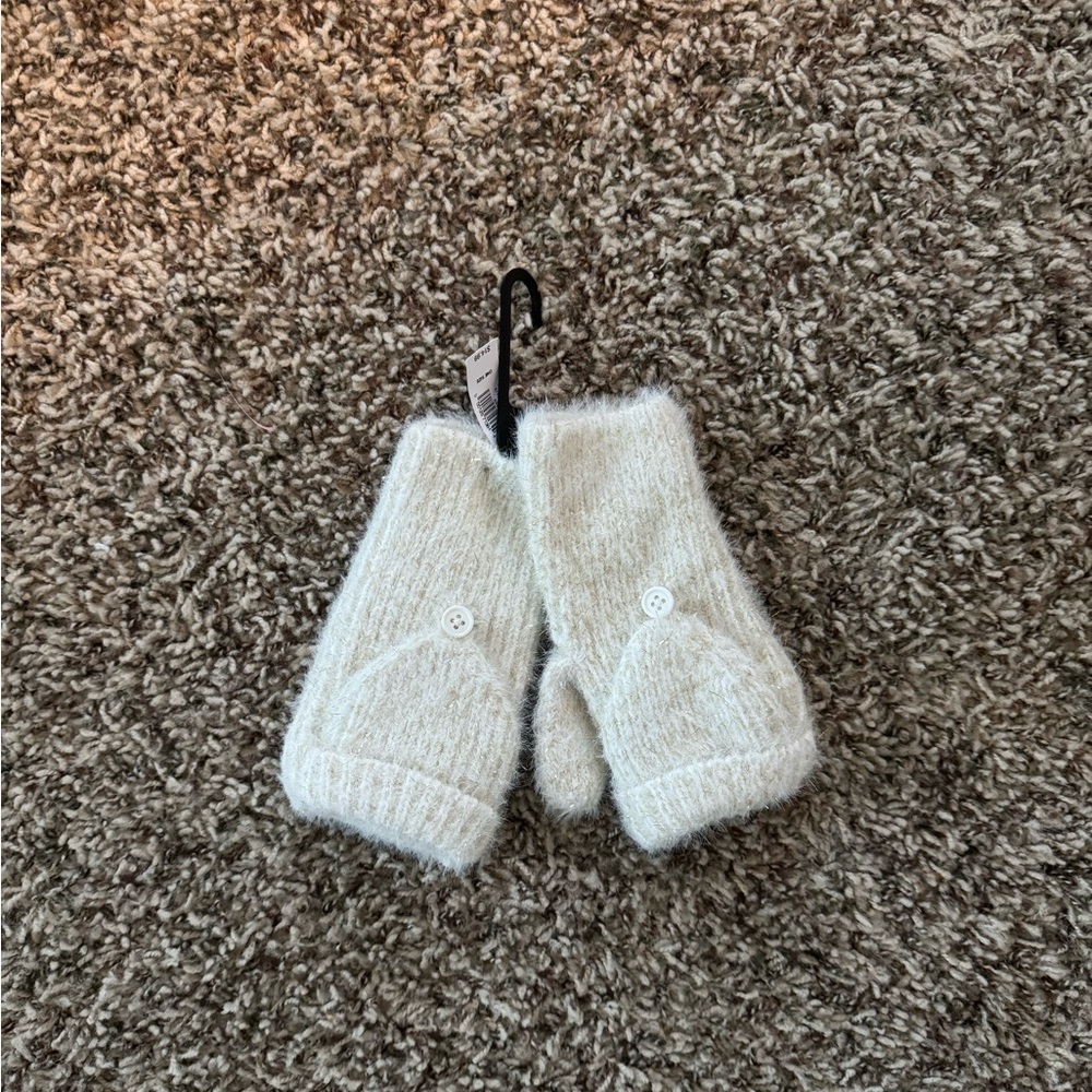 Old Navy Cream Knit Mittens